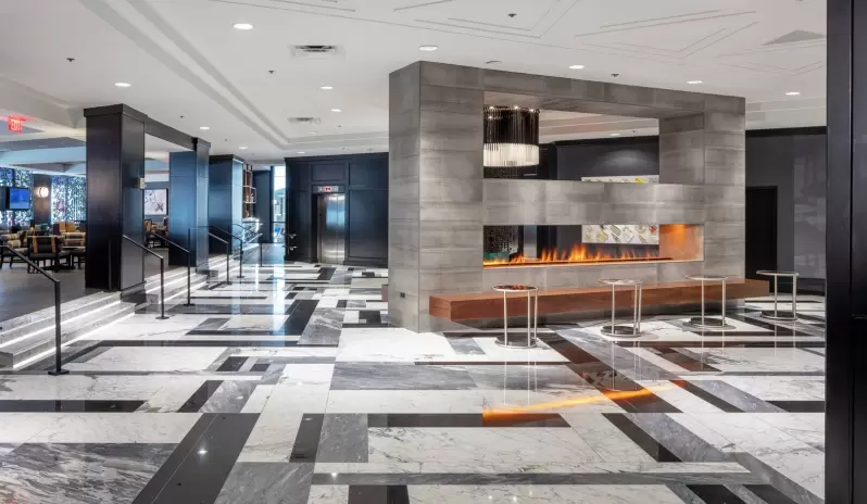 Hilton Boston Bay Bay - Lobby Fire Place Full View